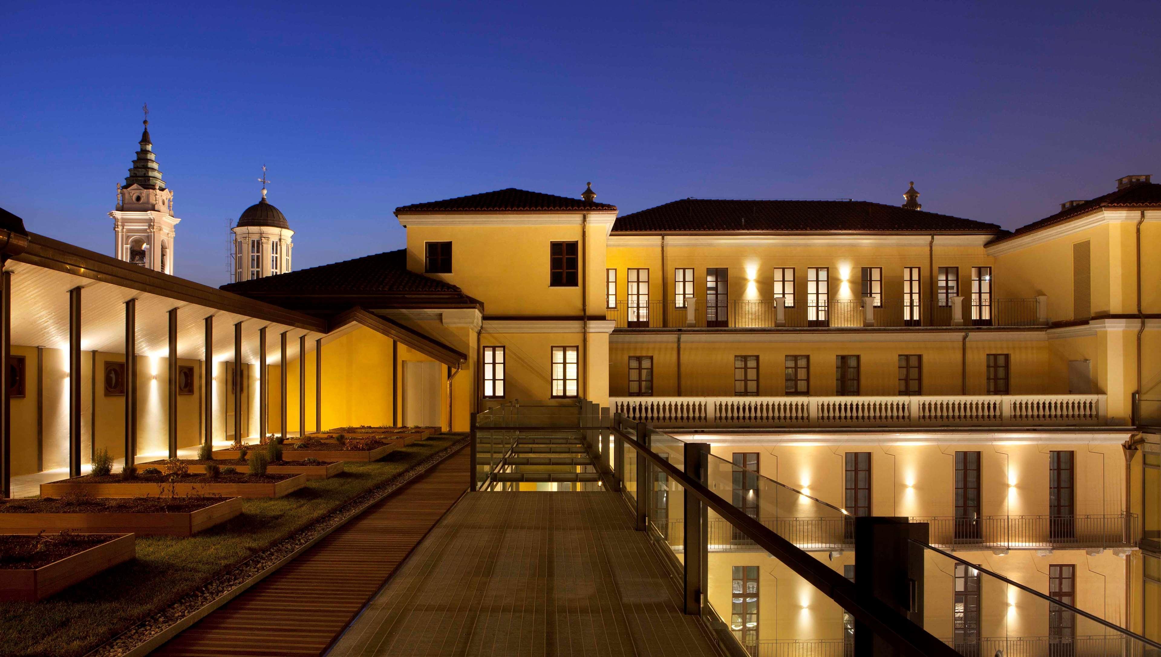 Hotel Nh Collection Piazza Carlina 4*
